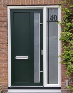Raamfolie verticaal modern met strepen en huisnummer